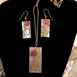 Shell and Acrylic Floral Earrings and Necklace Set
